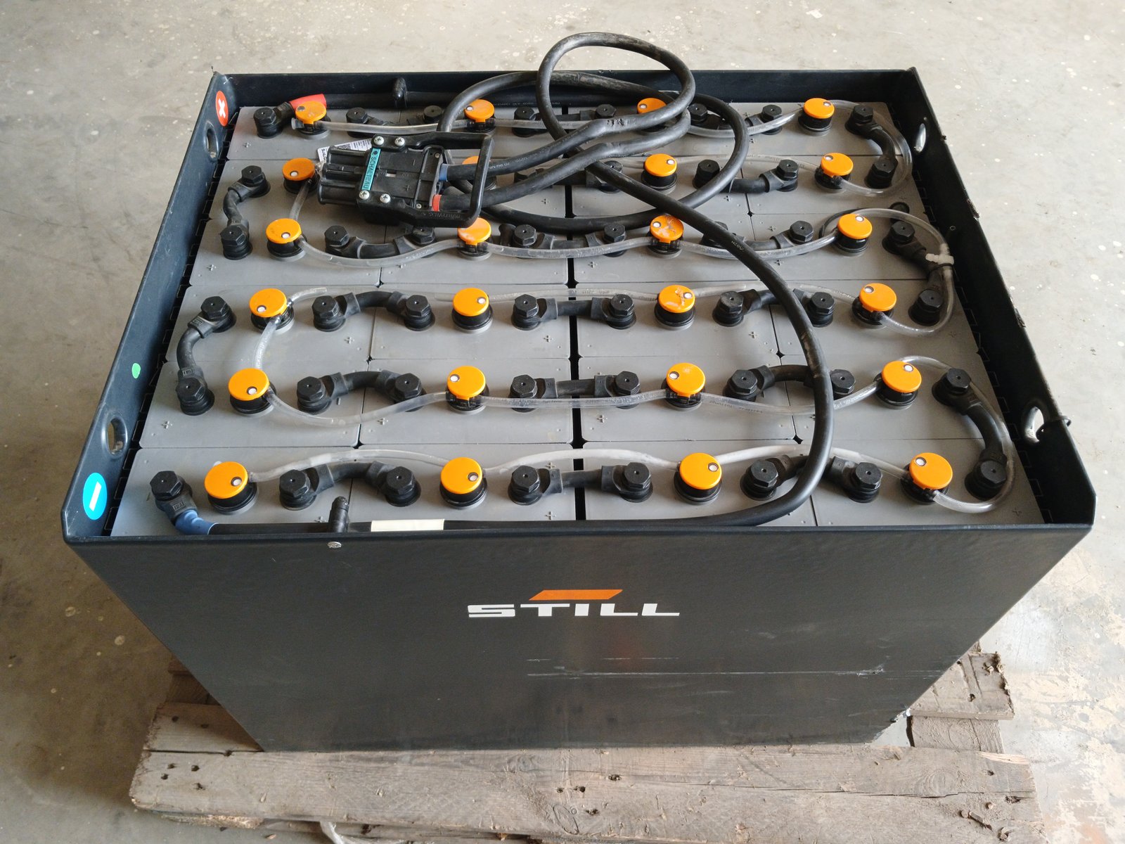 بطارية حمض رصاص ايطالي  SUNLIGHT Lead - acid  فولت 48 - 625 امبير